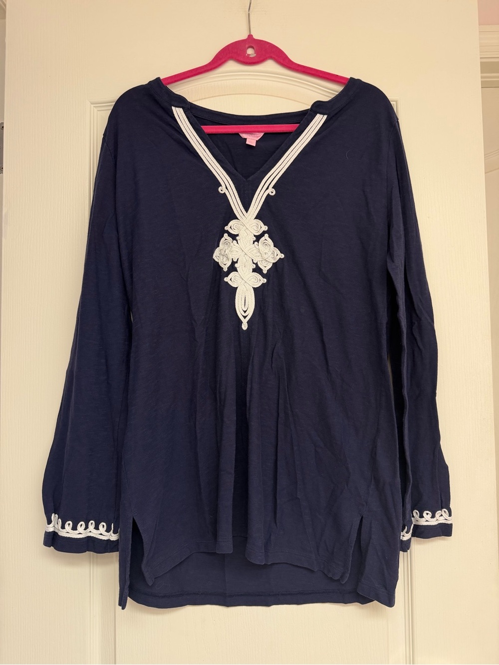 EUC Lily Pulitzer Navy Embroidered V-Neck Women's Top XL
